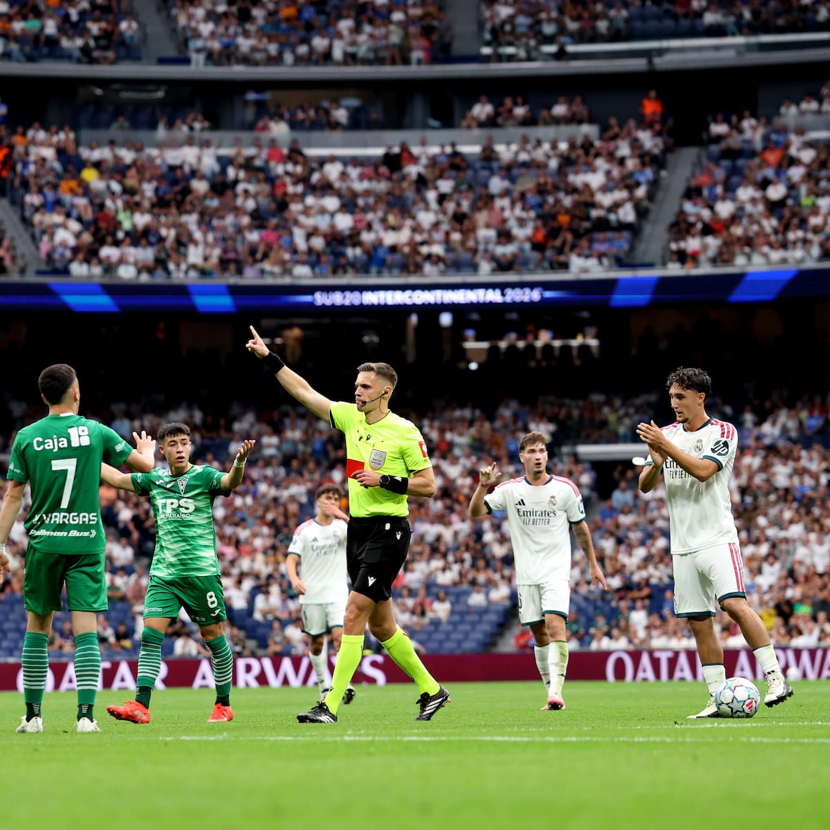 ¡Polémica en el Bernabéu! La dudosa tarjeta roja que recibió Santiago Wanderers Sub 20 ante el Real Madrid