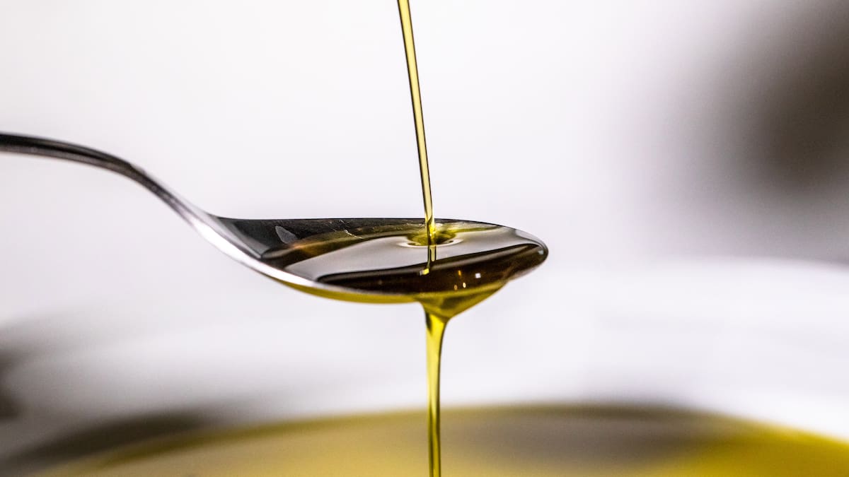 Expertos UC cuestionan estudio internacional: aceite de oliva no está relacionado con la obesidad