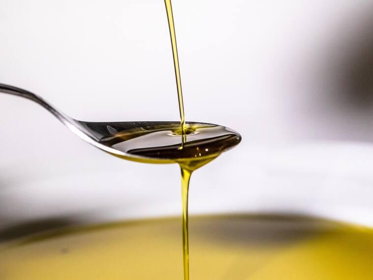 Expertos UC cuestionan estudio internacional: aceite de oliva no está relacionado con la obesidad