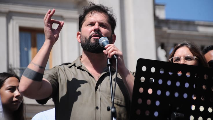 “Me voy con la frente en alto y las manos limpias”: Presidente Gabriel Boric se despide en multitudinario acto en La Moneda