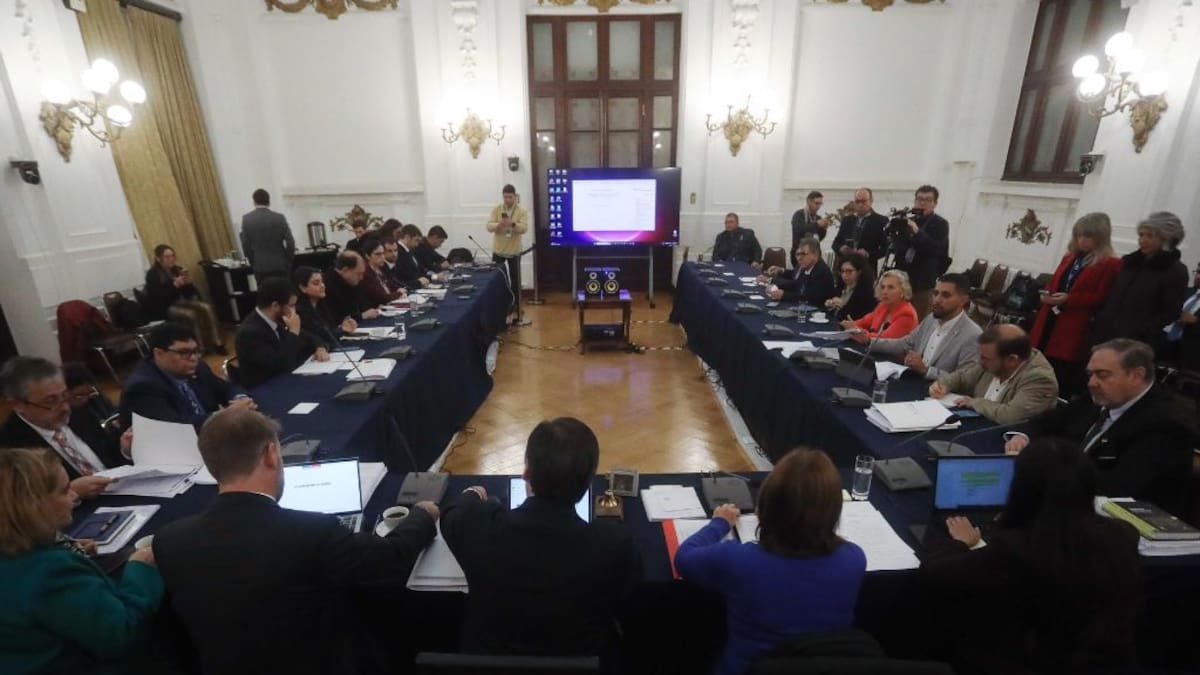 Ley de Reconstrucción avanza en la Cámara pese a rechazo DC y abstención del PDG