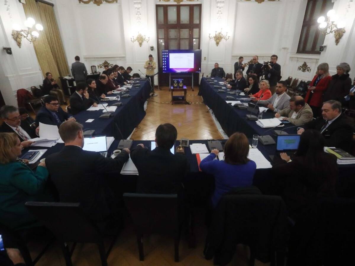 Ley de Reconstrucción avanza en la Cámara pese a rechazo DC y abstención del PDG
