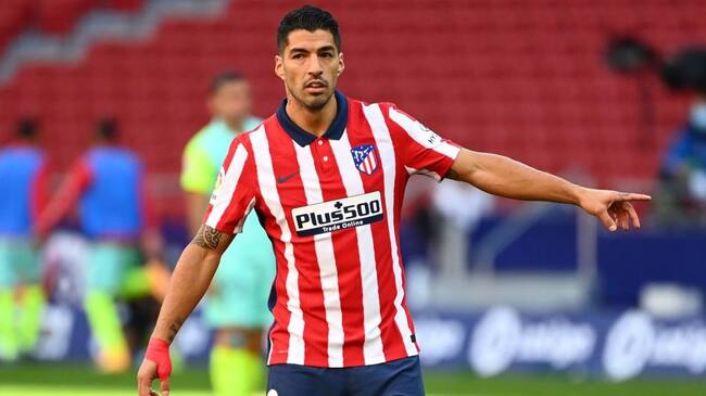 Atletico Madrid's Uruguayan forward Luis Suarez gestures during the Spanish league football match Club Atletico de Madrid against Granada FC at at the Wanda Metropolitano stadium in Madrid on September 27, 2020. (Photo by GABRIEL BOUYS / AFP) (Photo by GABRIEL BOUYS/AFP via Getty Images)