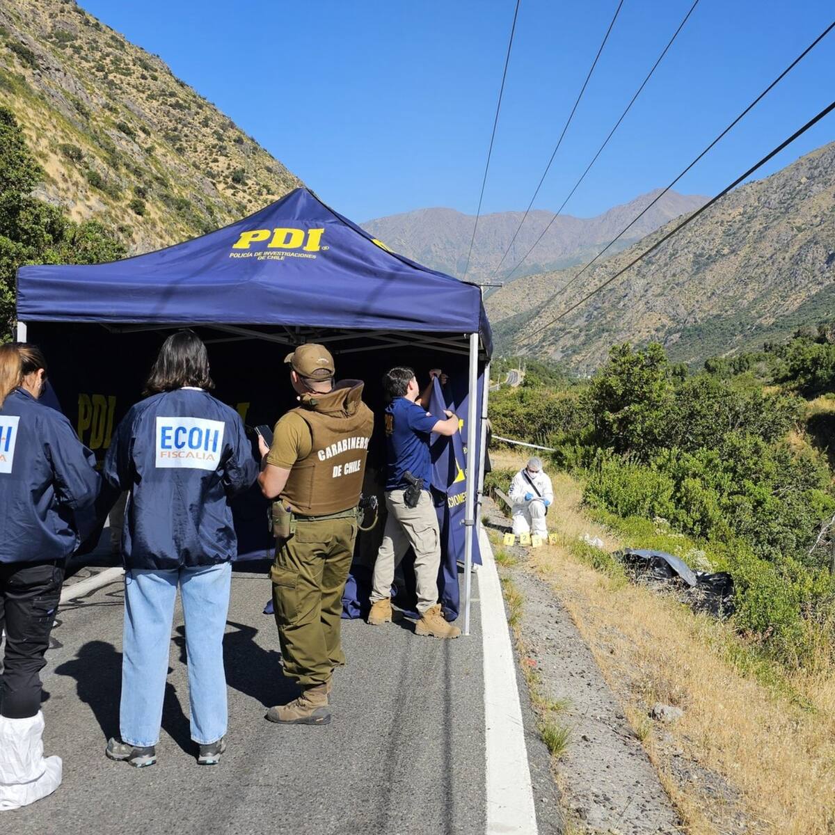 Encuentran cadáver al costado de una ruta en San José de Maipo: estaba maniatado y tenía impactos de bala