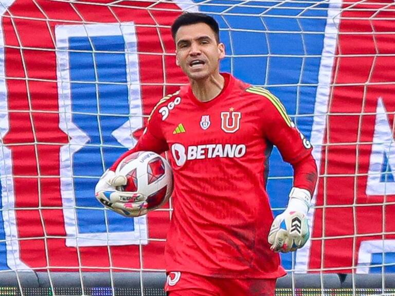 Cristopher Toselli aborda su rol en la U de Pellegrino: "No sé si soy un ejemplo, solo trato de ser lo más profesional posible"