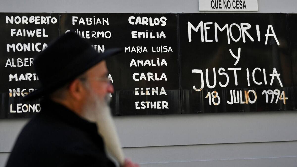 Argentina inicia juicio en ausencia a 10 acusados por el atentado a una mutual judía en 1994