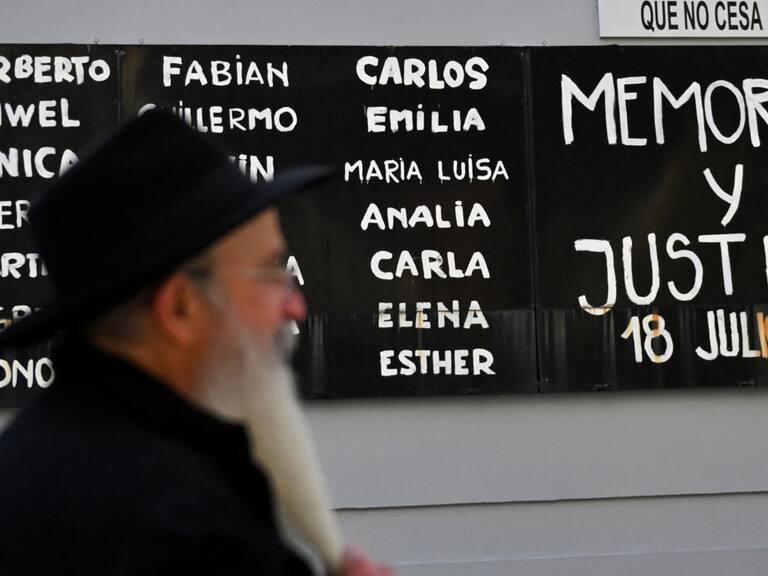 Argentina inicia juicio en ausencia a 10 acusados por el atentado a una mutual judía en 1994