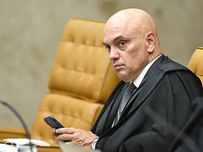 El magistrado del Supremo Tribunal Federal de Brasil, Alexandre de Moraes, autorizó que la Policía Federal interrogue al exmandatario Jair Bolsonaro.