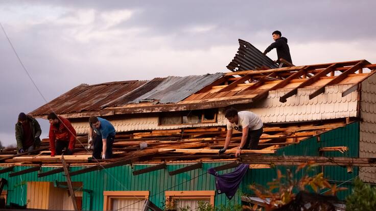 Presidente Boric viaja a Puerto Varas tras tornado: cifra de personas afectadas sube tras última actualización