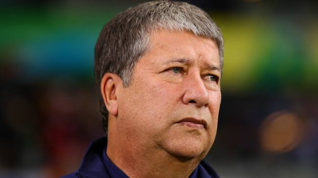 BELO HORIZONTE, BRAZIL - JUNE 16: Ecuador coach Hernan Dario Gomez looks on during the Copa America Brazil 2019 group C match between Uruguay and Ecuador at Mineirao Stadium on June 16, 2019 in Belo Horizonte, Brazil. (Photo by Chris Brunskill/Fantasista/Getty Images)