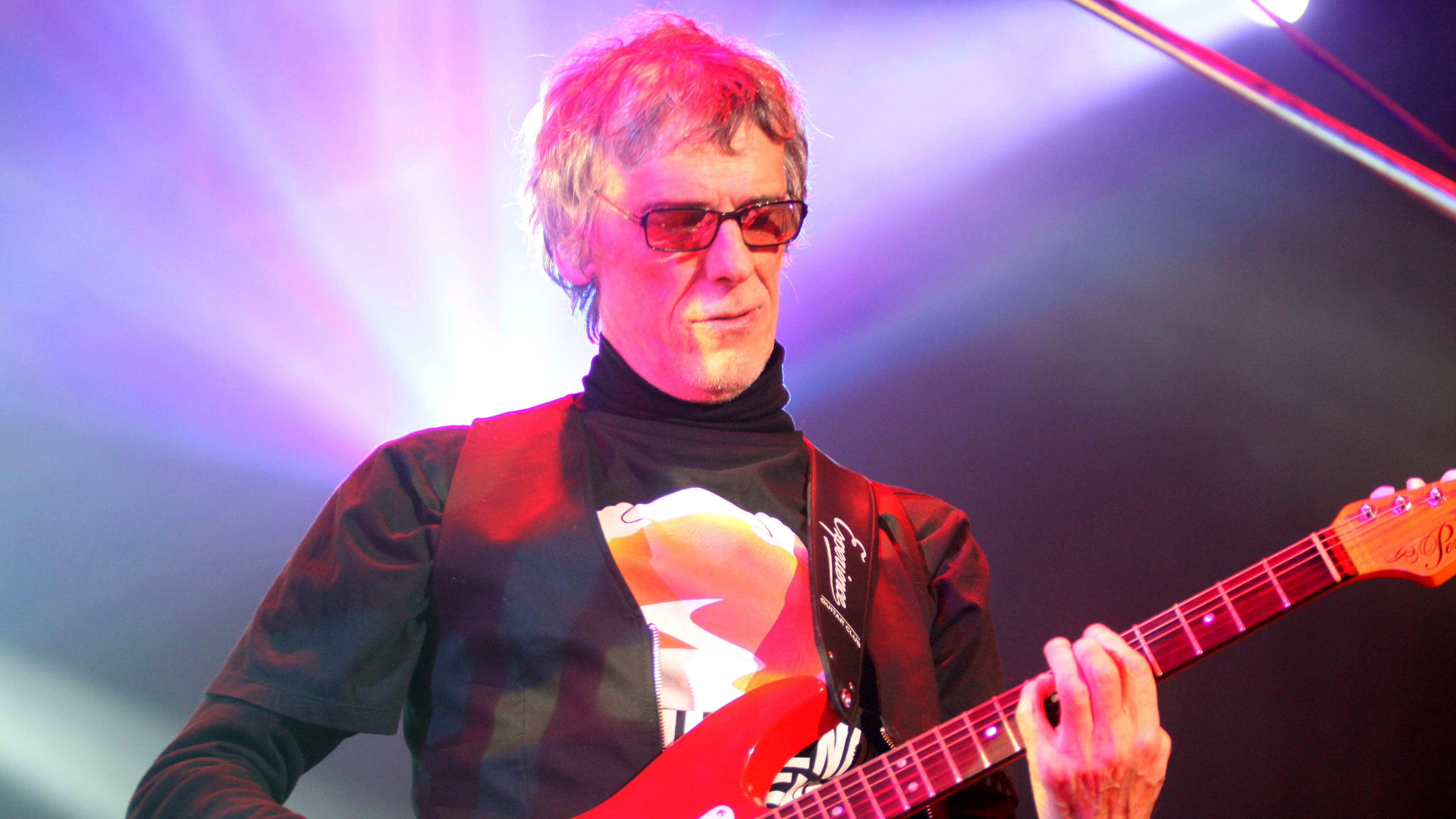 BUENOS AIRES, ARGENTINA - MAY 21:  Spinetta performs with Ratones Paranoicos during a concert on May 21, 2010 in Buenos Aires, Argentina. (Photo by Gustavo Munoz/LatinContent via Getty Images)