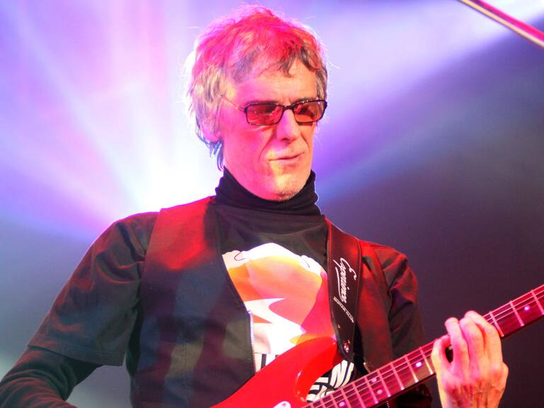 BUENOS AIRES, ARGENTINA - MAY 21: Spinetta performs with Ratones Paranoicos during a concert on May 21, 2010 in Buenos Aires, Argentina. (Photo by Gustavo Munoz/LatinContent via Getty Images)