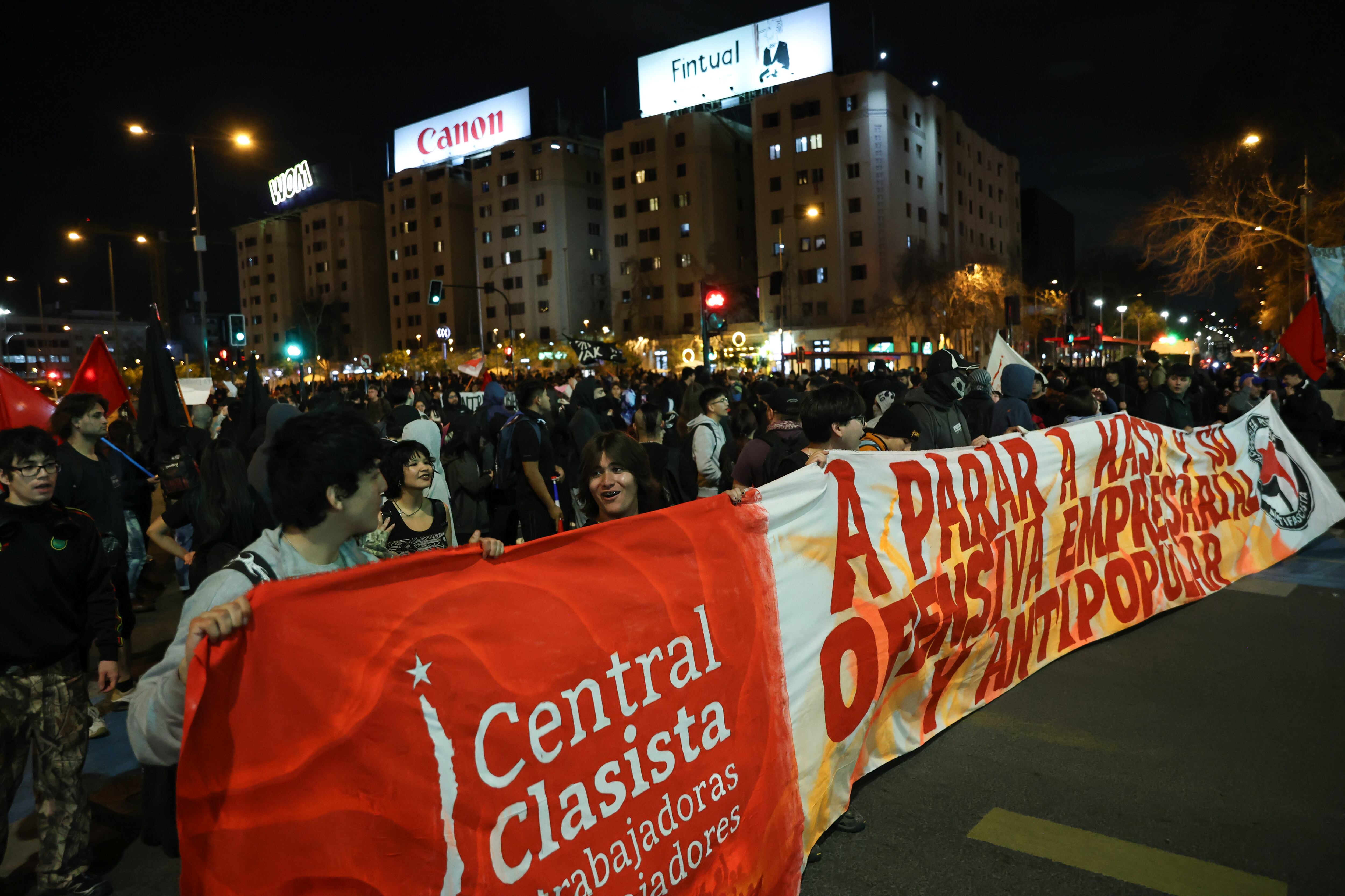 Organizaciones sociales y trabajadores se movilizan en rechazo a la megareforma