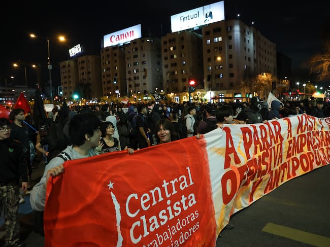 Organizaciones sociales y trabajadores se movilizan en rechazo a la megareforma