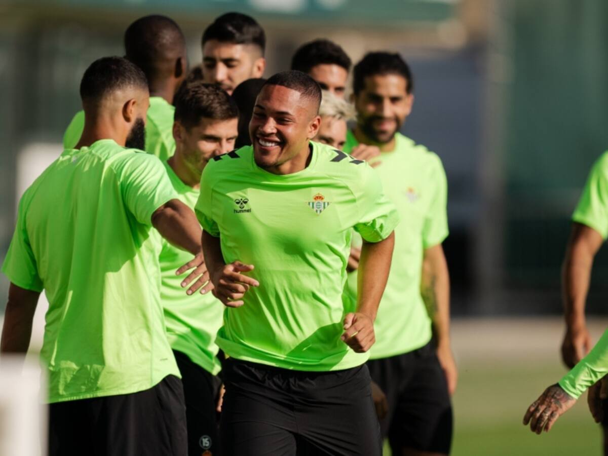 Sonríe Pellegrini: Real Betis incorpora a un delantero desde Barcelona