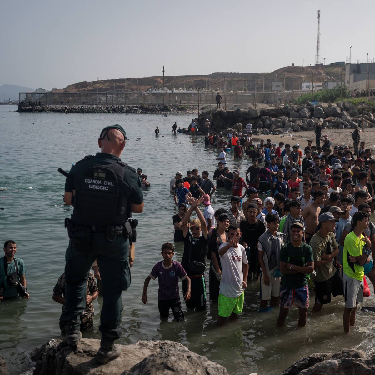 Crisis migratoria en Ceuta: reportan 67 muertos y gobierno español instala nuevas barreras