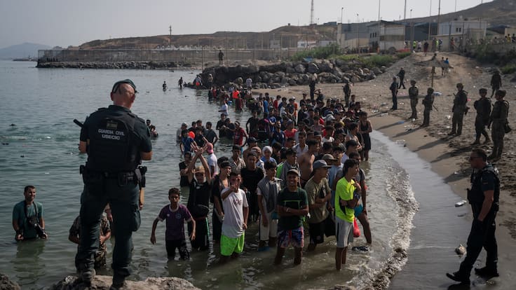 Crisis migratoria en Ceuta: reportan 67 muertos y gobierno español instala nuevas barreras