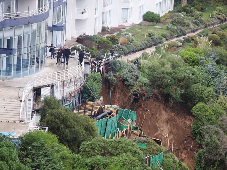 “Se conectaron más ductos a la carga del colector”: director Serviu de Valparaíso detalla eventuales causas de socavón en Euromarina 2