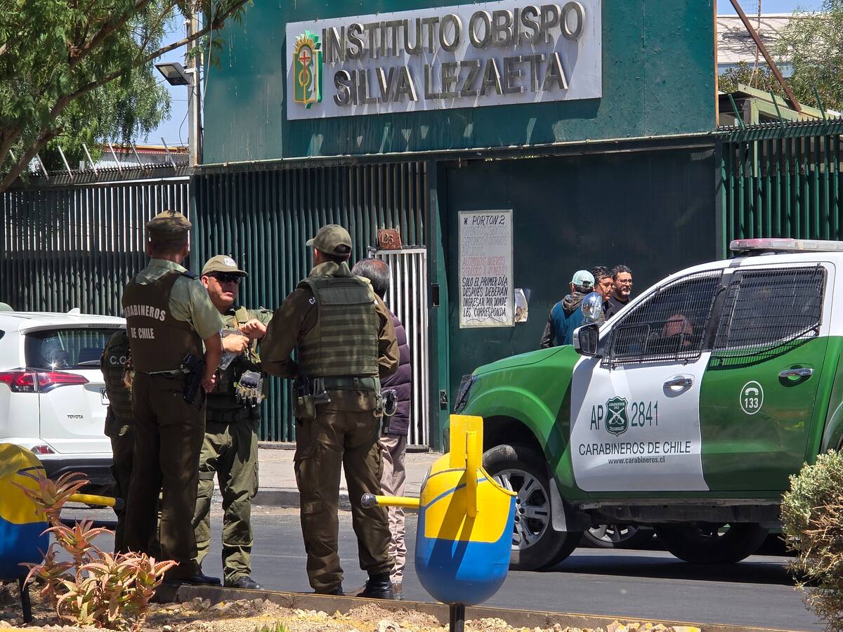 Actualizan estado de víctimas tras ataque en colegio de Calama: menor de 15 años permanece en riesgo vital y es trasladado a Antofagasta