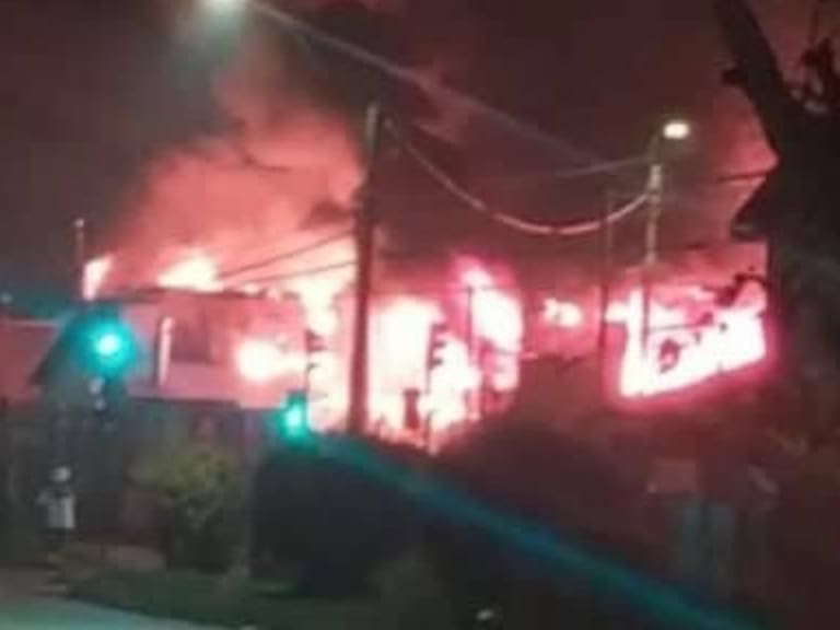 Coyhaique: incendió afectó a galpón con camiones recolectores de basura