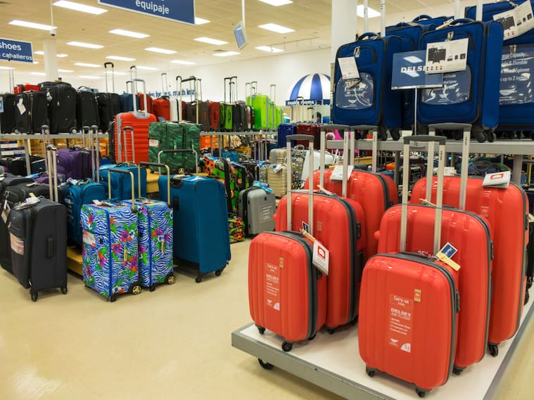 Venta de maletas en un centro comercial en Florida