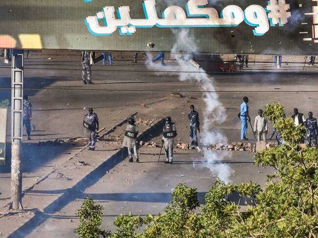 Fuerzas de seguridad reprimen las protestas anti golpe de estado en Sudán