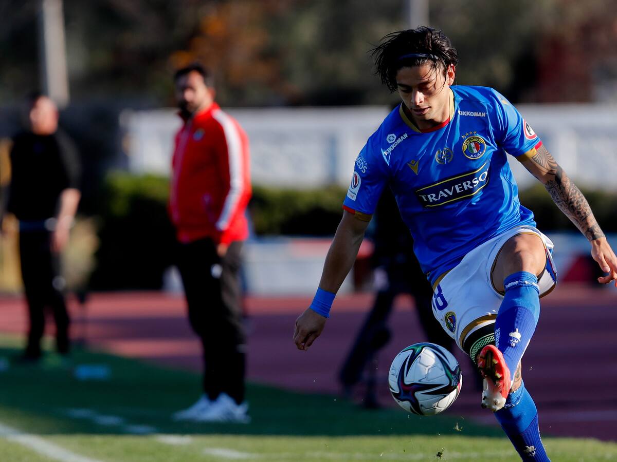 Joaquín Montecinos es seguido de cerca por equipo de la Primera División de España