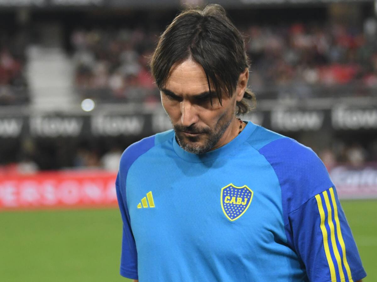 Boca Juniors recibe críticas tras crisis convulsiva de Javier Altamirano: así respondió el técnico Diego Martínez