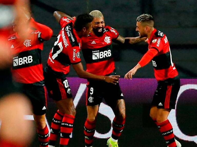Flamengo quedó con un pie y medio en las semifinales de la Copa Libertadores después de golear a Olimpia en Paraguay