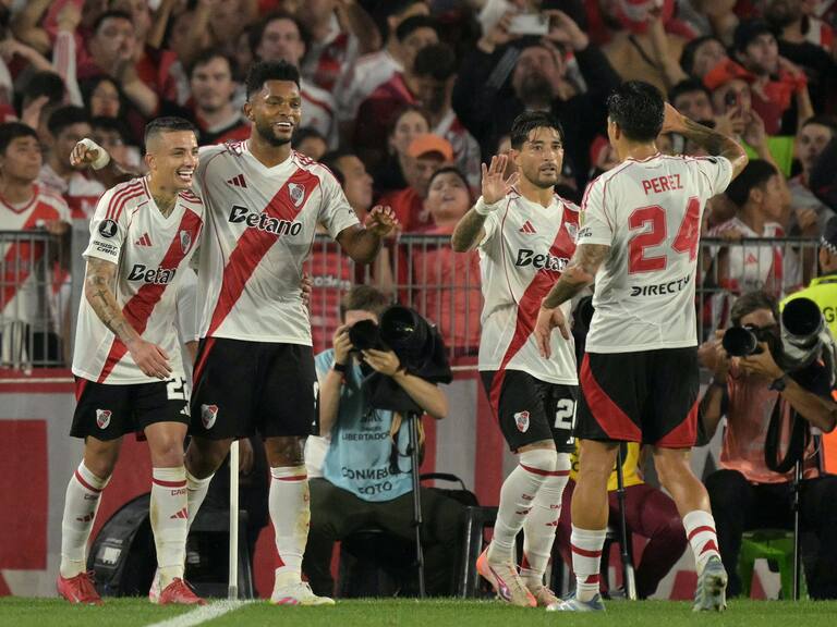 Resultado tenístico: River Plate golea de local a Independiente del Valle y asegura su cupo en la siguiente fase de la Copa Libertadores 2025