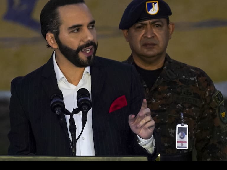 Exabogada del presidente de El Salvador denuncia persecución política en su contra