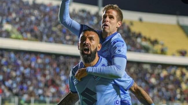 Ronnie Fernández recibe notable gesto de sus compañeros en Bolívar: "Es una tremenda motivación para mí"