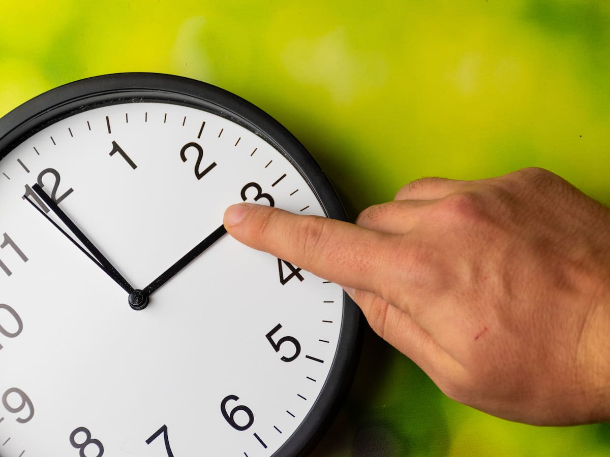 Cambio de hora 2026 en Chile: cuándo se atrasan los relojes y qué regiones no deben ajustarlos