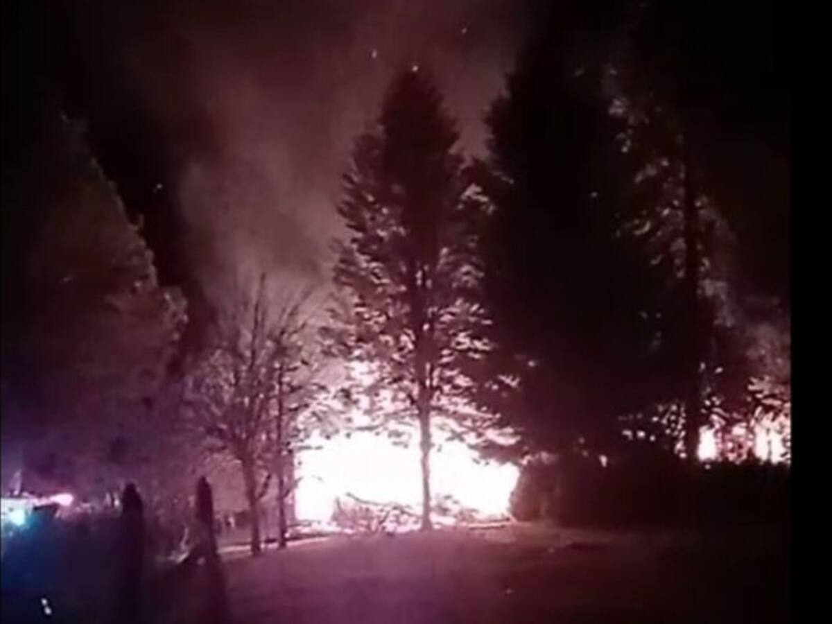 Sujetos armados incendian escuela en Curacautín: ataque fue reivindicado por el grupo Resistencia Mapuche Malleco