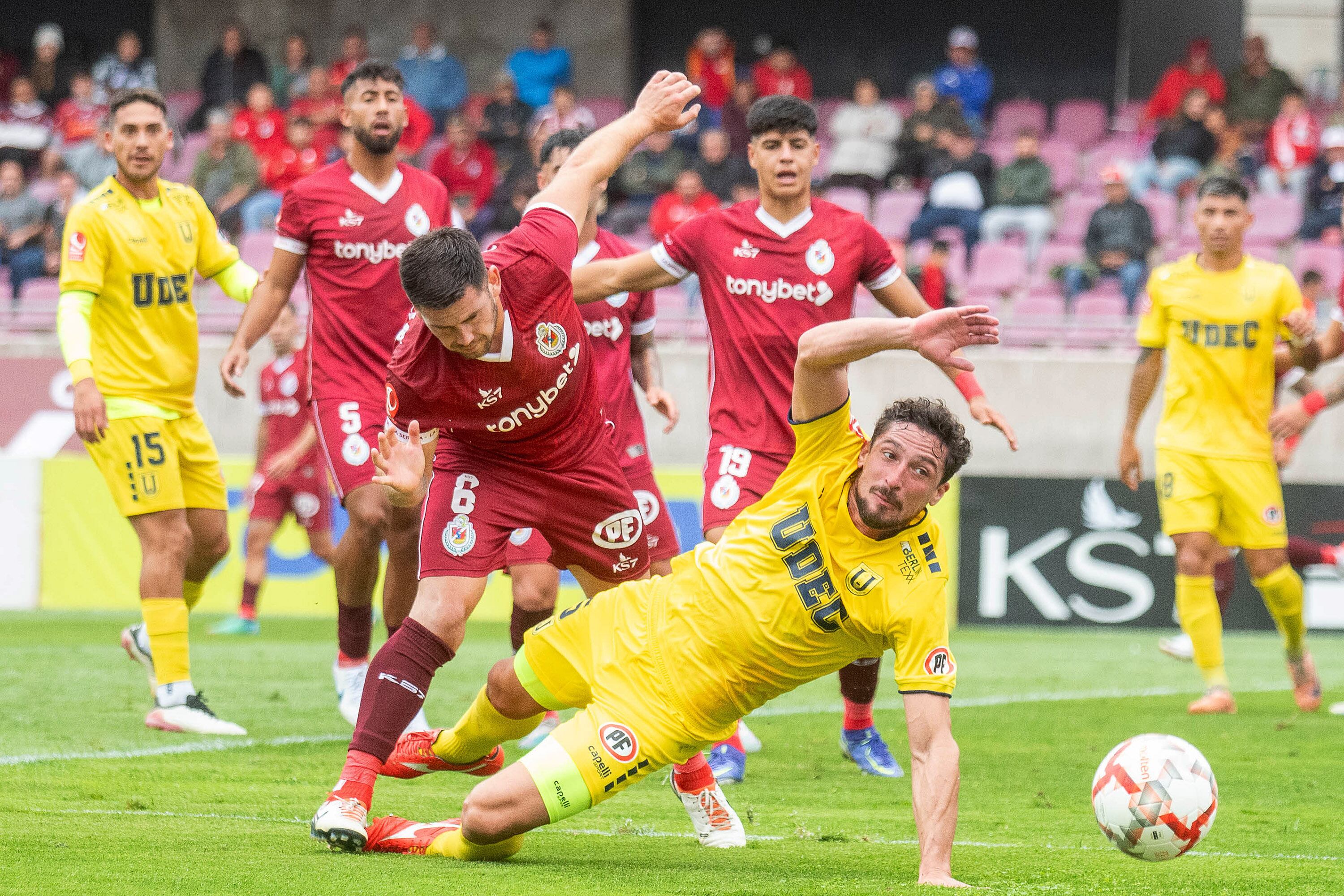 06 DE ABRIL DE 2024,LA SERENA
durante el partido, válido por la séptima fecha del campeonato de ascenso, entre Deportes La Serena y Universidad de Concepción, disputado en el estadio La Portada.
FOTO: CRISTIAN SILVA/ AGENCIA UNO