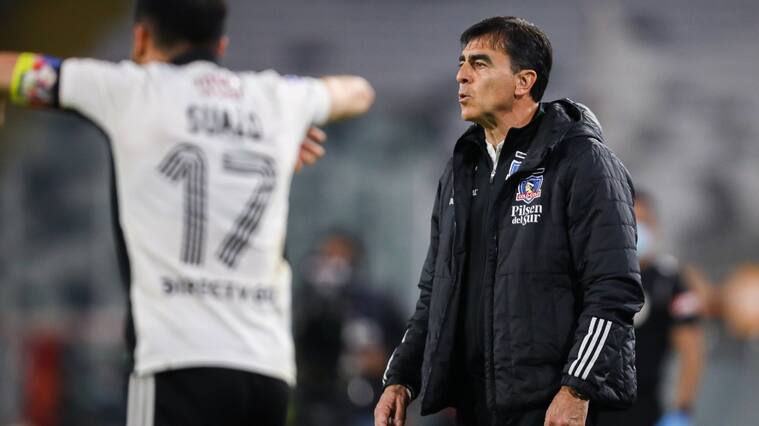 Gustavo Quinteros pide foco en Colo Colo pese a estar a una victoria del título: "Nunca hemos hablado de una fiesta"