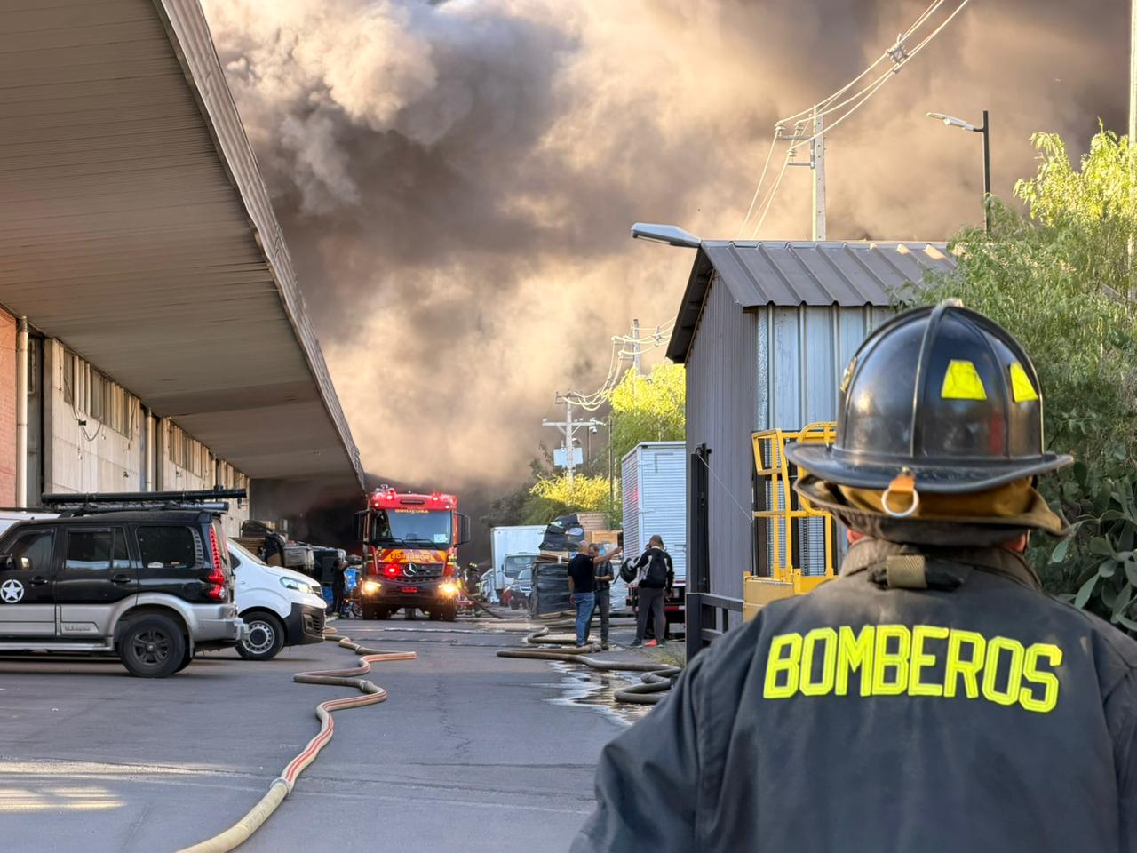 Incendio estructural en bodegas de Quilicura