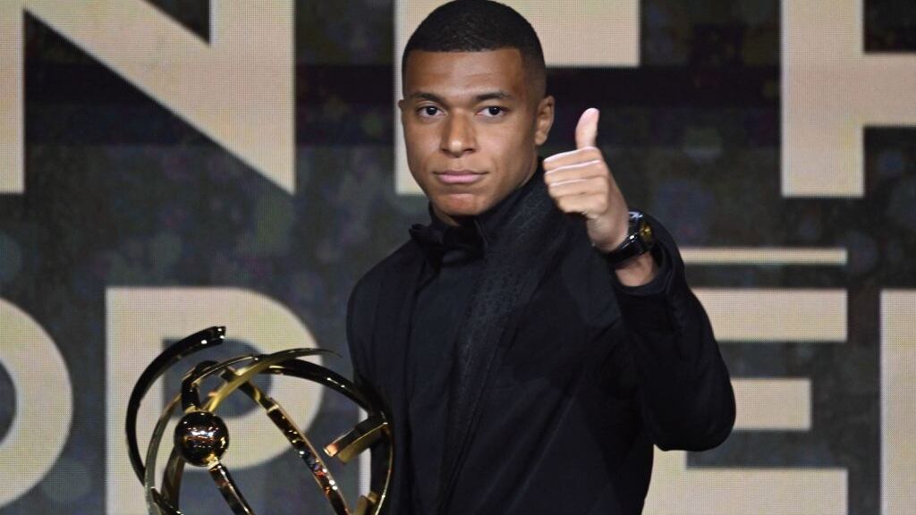 Kylian Mbappé descarta su salida del PSG: "Cumpliré mi contrato"