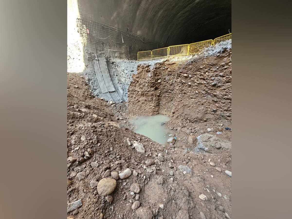 Metro de Santiago suspende trabajos en pique de Línea 7 tras derrumbe que dejó dos trabajadores atrapados