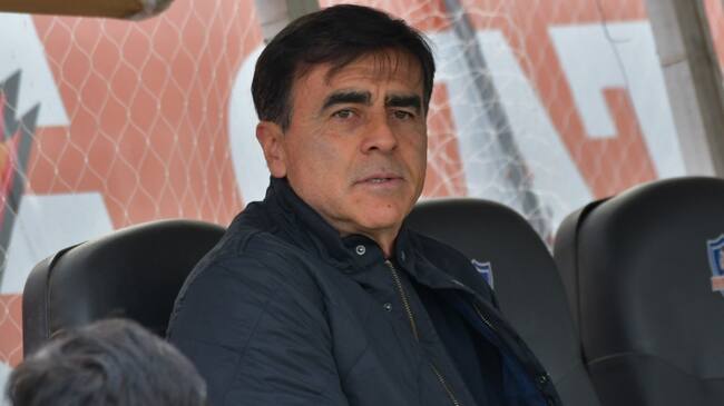 Gustavo Quinteros quiere más minutos para Lezcano y avisa que "Colo Colo no permite jugadores que no estén al 100%"