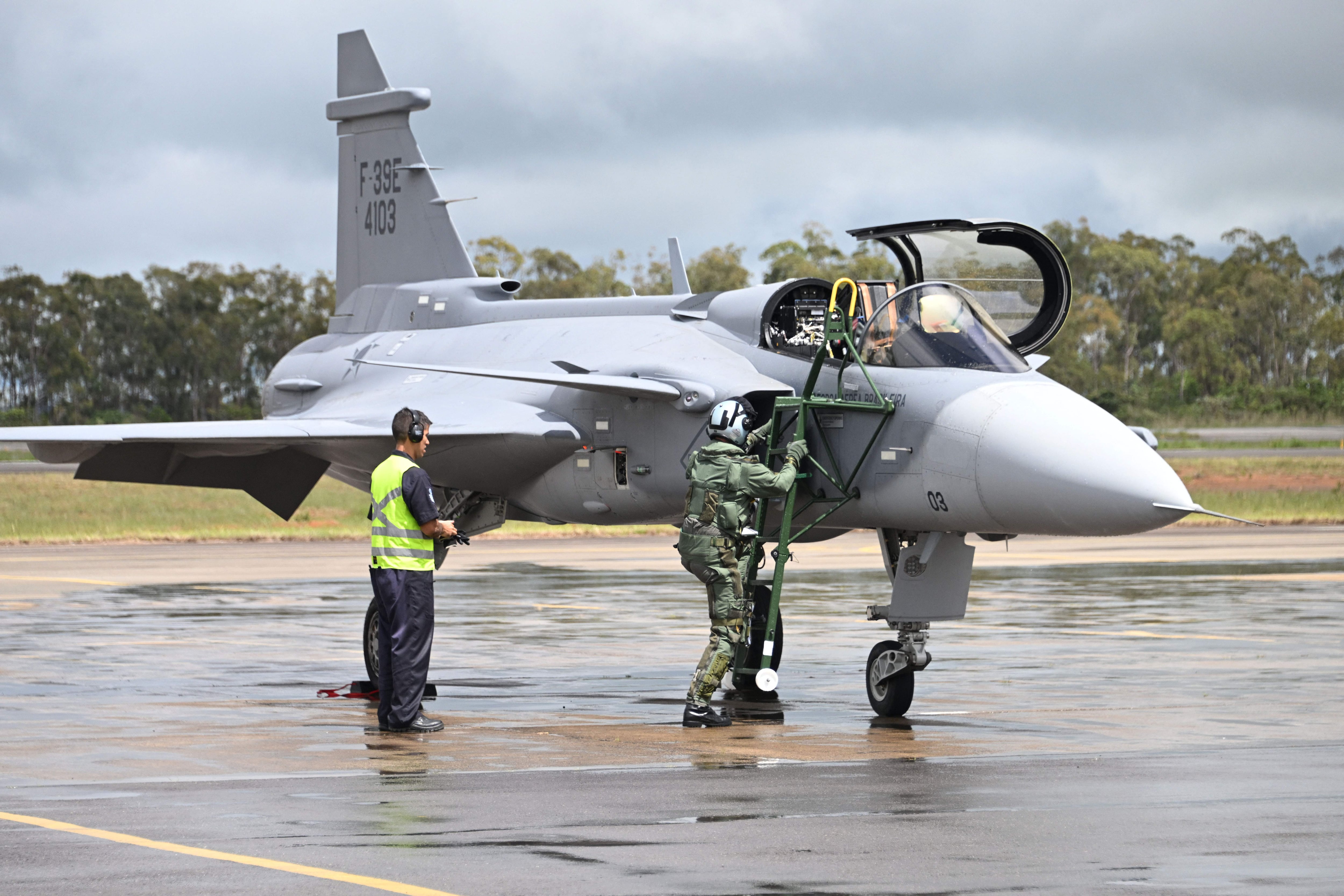 Brasil avanza en su industria militar con primer caza supersónico fabricado localmente