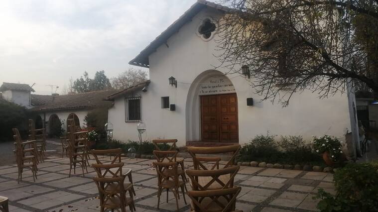Matrimonio en Las Condes: sacerdote aseguró que se cumplió aforo y condenó golpiza a funcionario