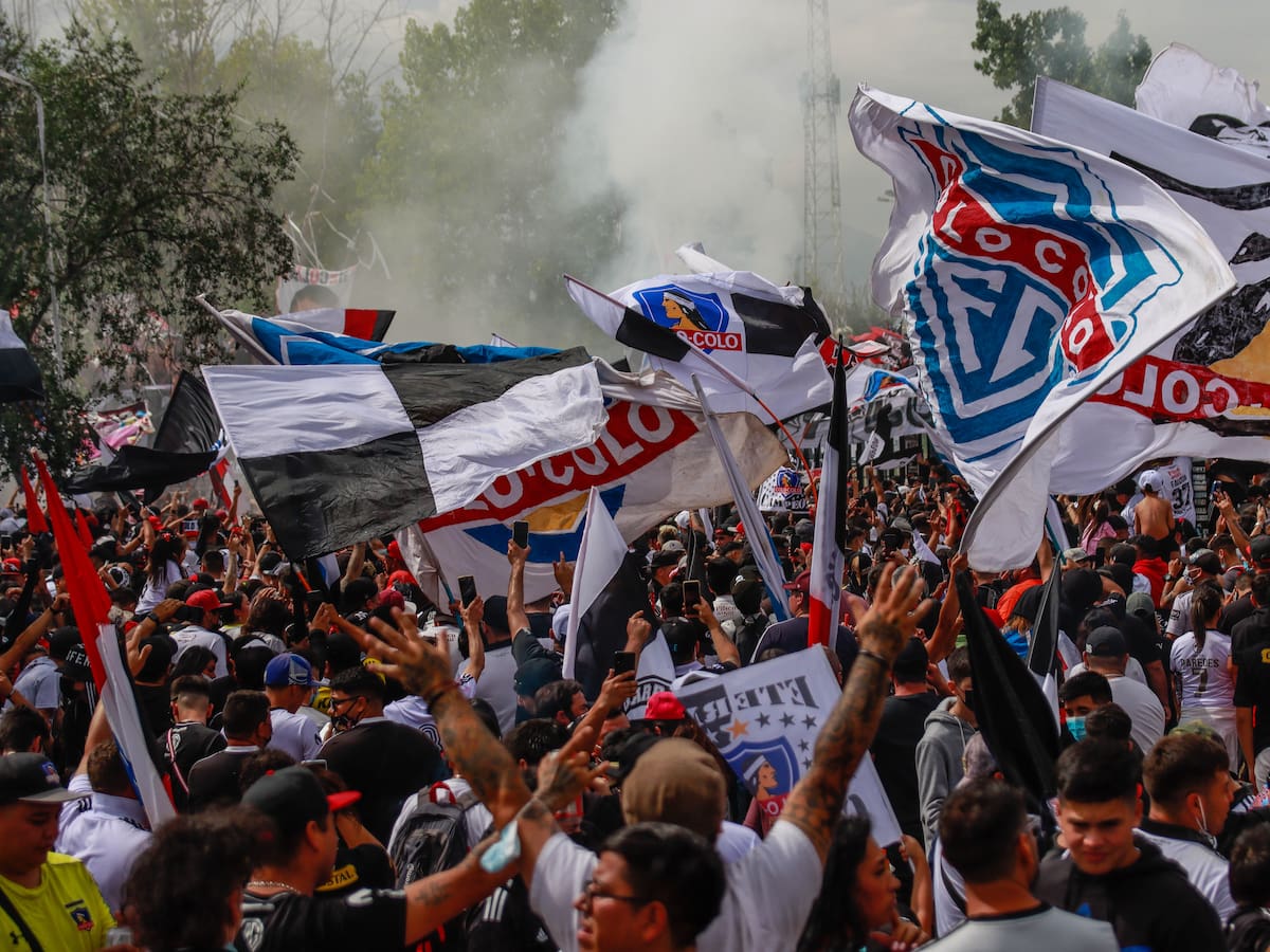 “Centenario en luto”: Garra Blanca llama a manifestación en todo Chile tras muerte de dos hinchas de Colo Colo