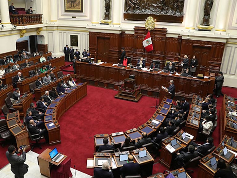 Congreso peruano aprueba moción de vacancia contra Pedro Castillo por incapacidad moral