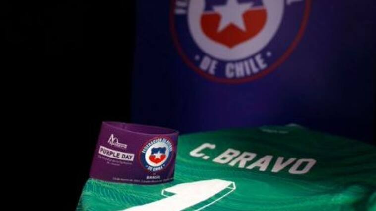 ¿Por qué la jineta de Claudio Bravo ante Brasil es morada?