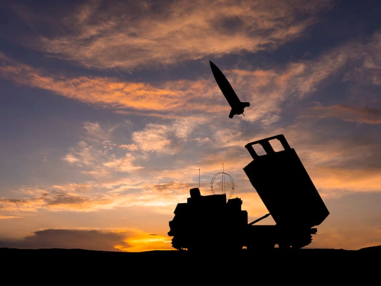 Israel denuncia uso de bombas de racimo por parte de Irán: el arma desarrollado por un chileno