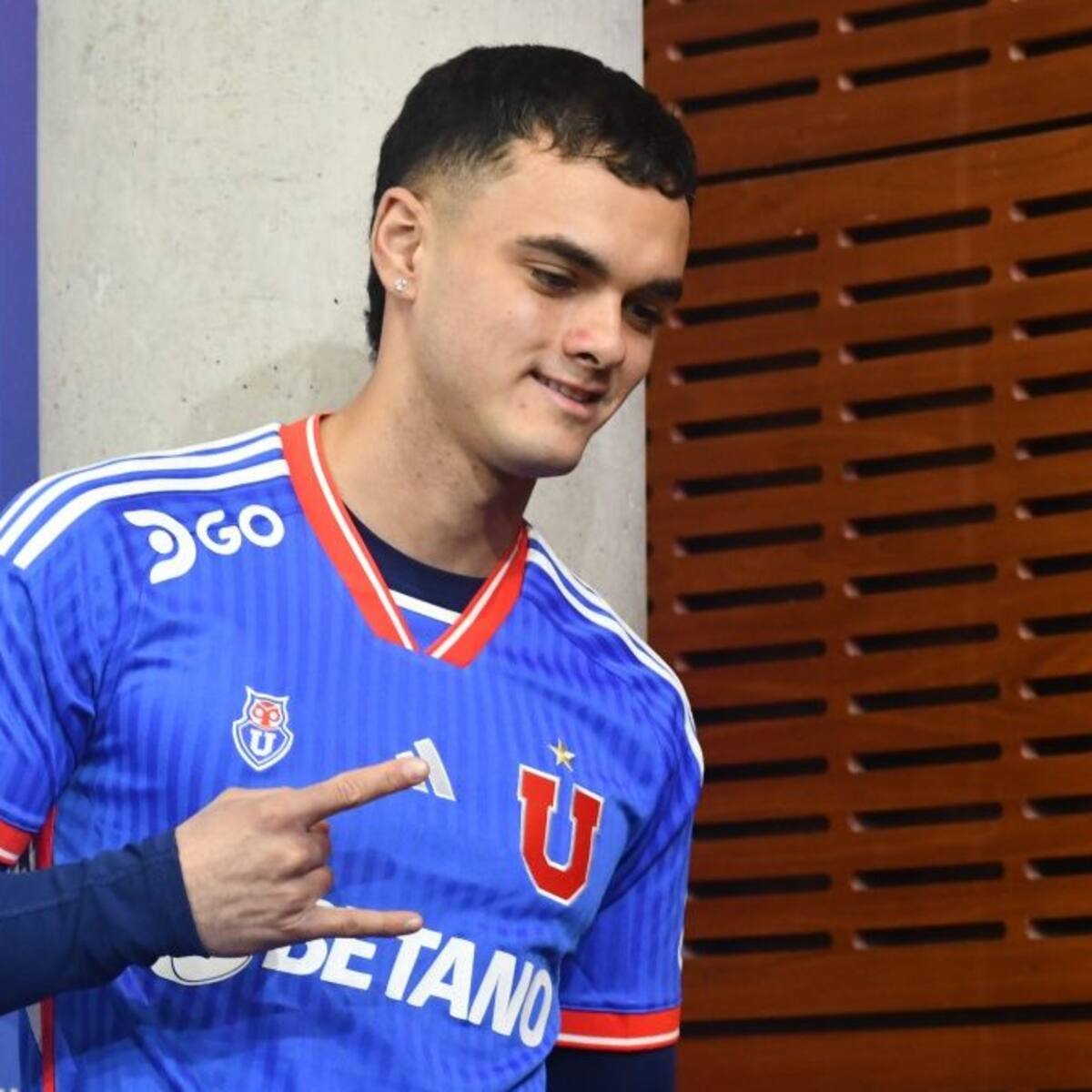 Vicente Fernández disfruta sus días en la U: «Me encontré con un club muy lindo»