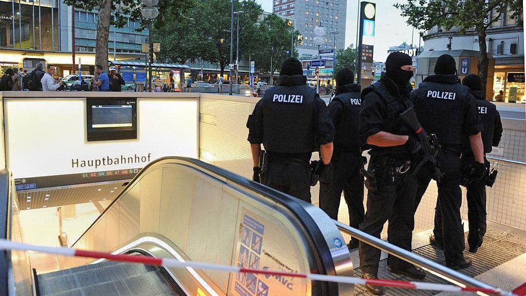 La policía alemana vigila una estación del metro de la ciudad de Munich