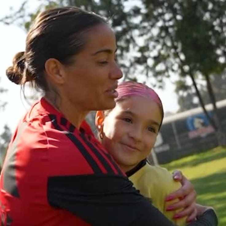 “Los sueños se cumplen”: el hermoso gesto de Ryann Torrero con pequeña hincha de Colo Colo Femenino