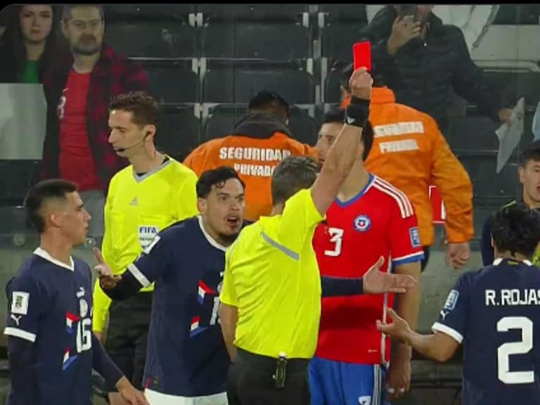 Paraguay quedó con un hombre menos ante Chile tras descomunal patada a Gabriel Suazo